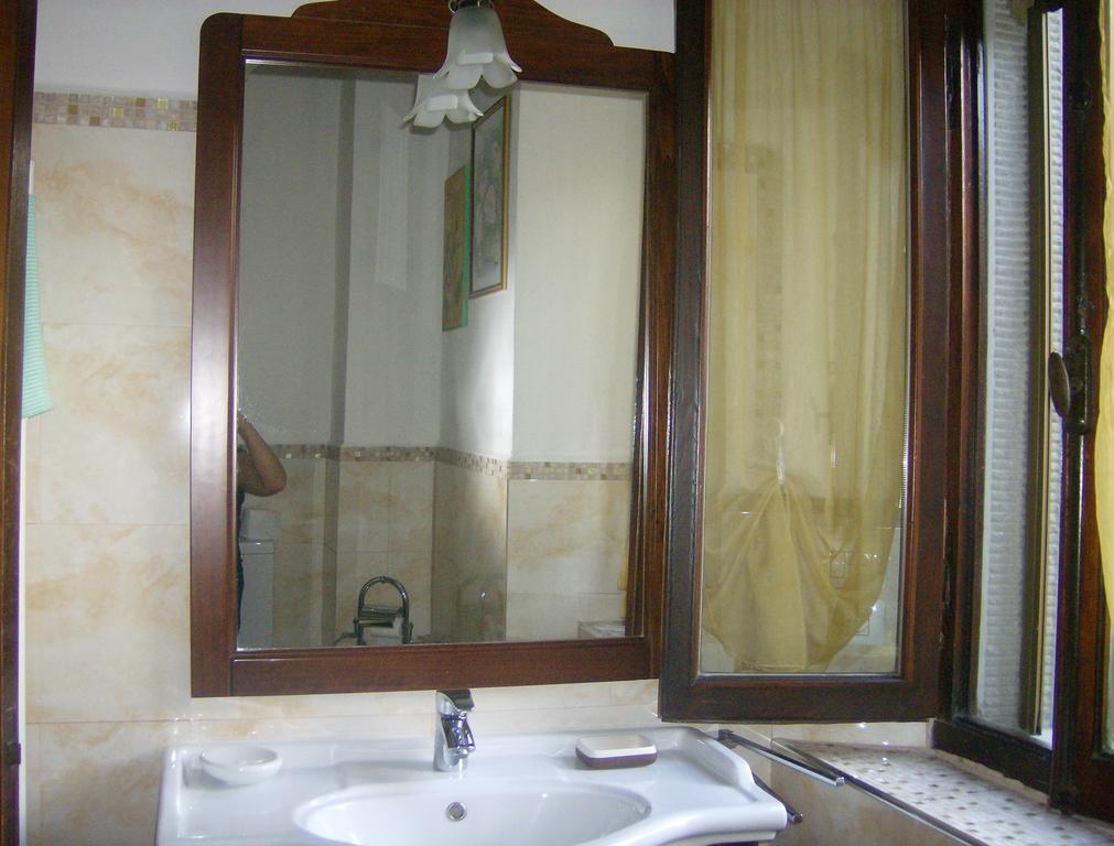 לינה וארוחת בוקר Terontola Casa Dina חדר תמונה